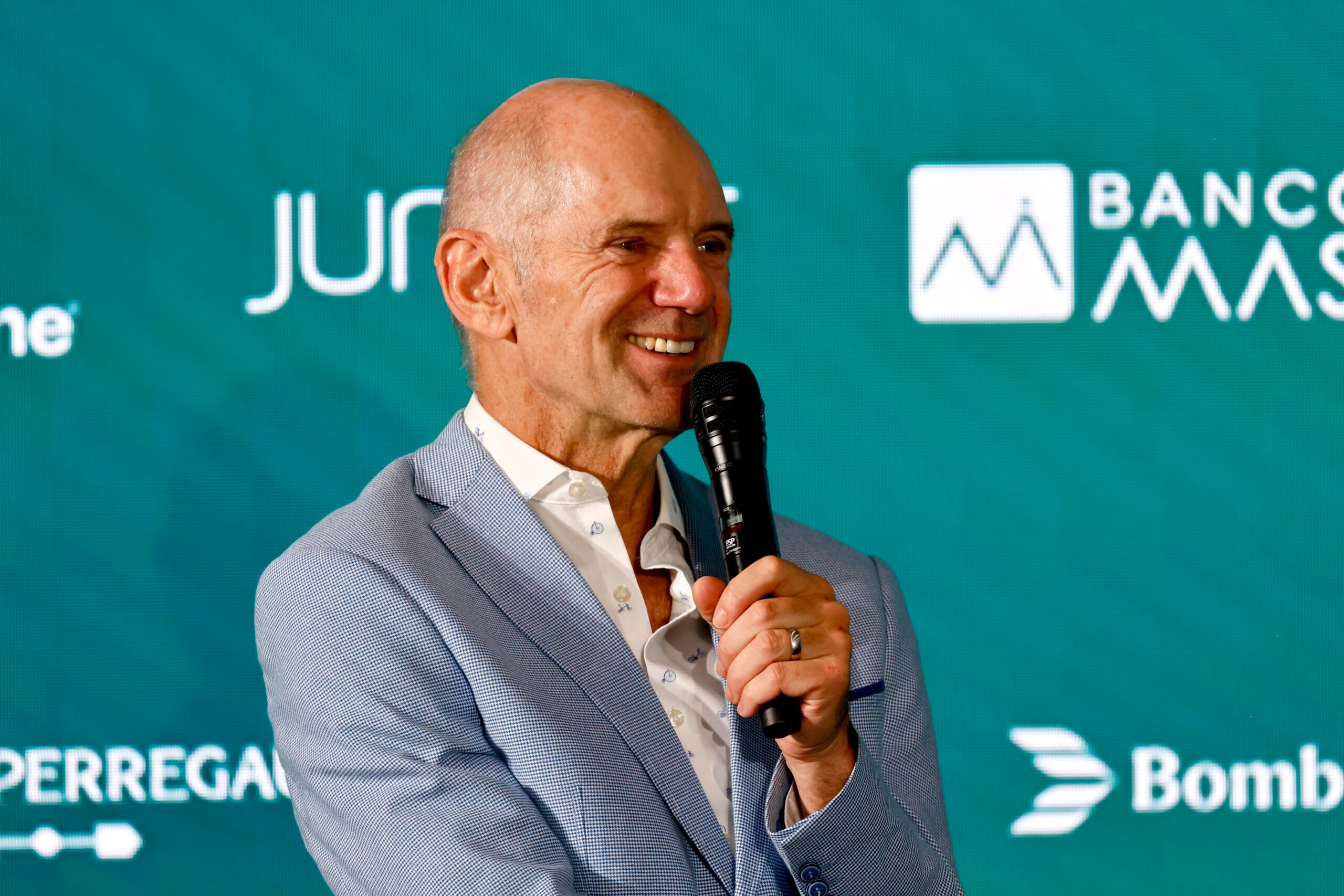 Adrian Newey anticipa dominio de motores en Fórmula 1 para 2026 tras su cambio a Aston Martin