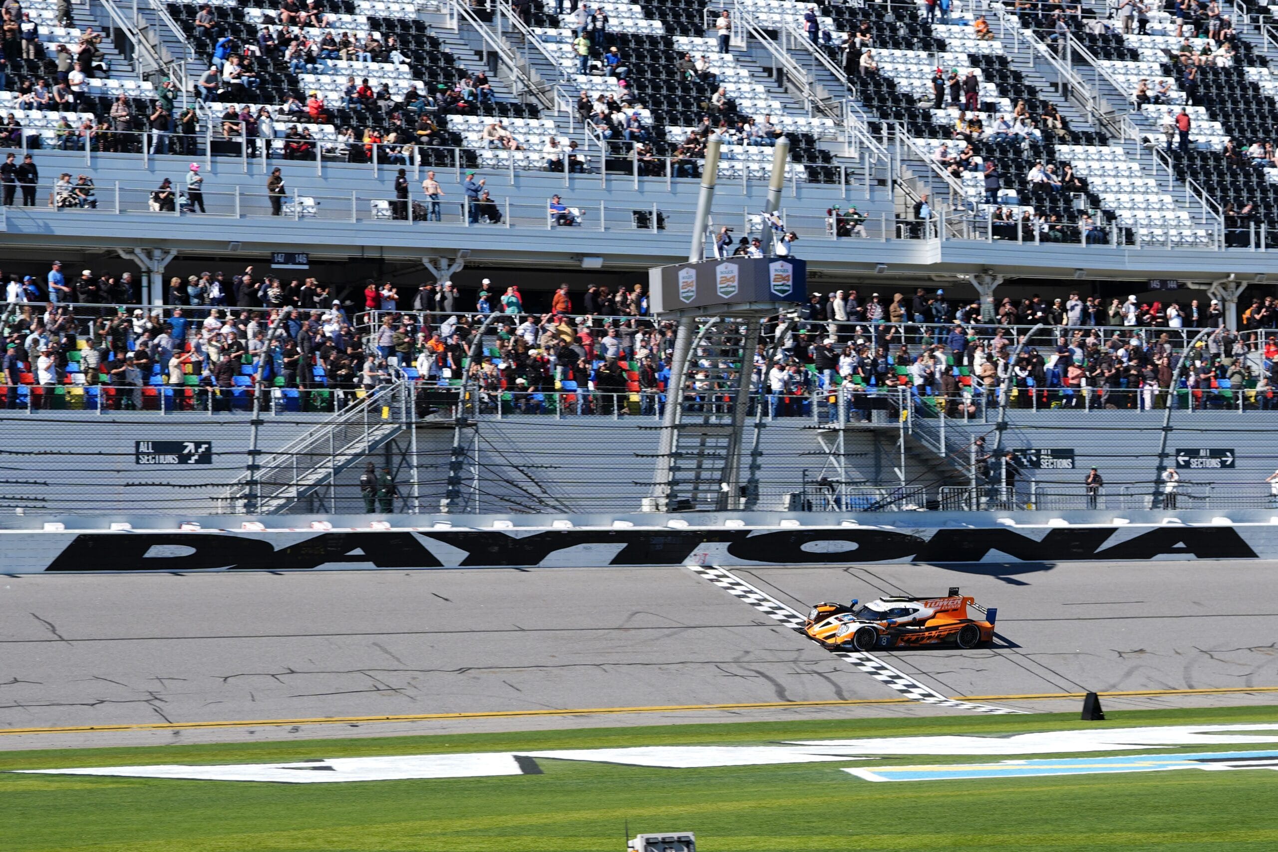 Job van Uitert triunfa en las 24 horas de Daytona en clase LMP2