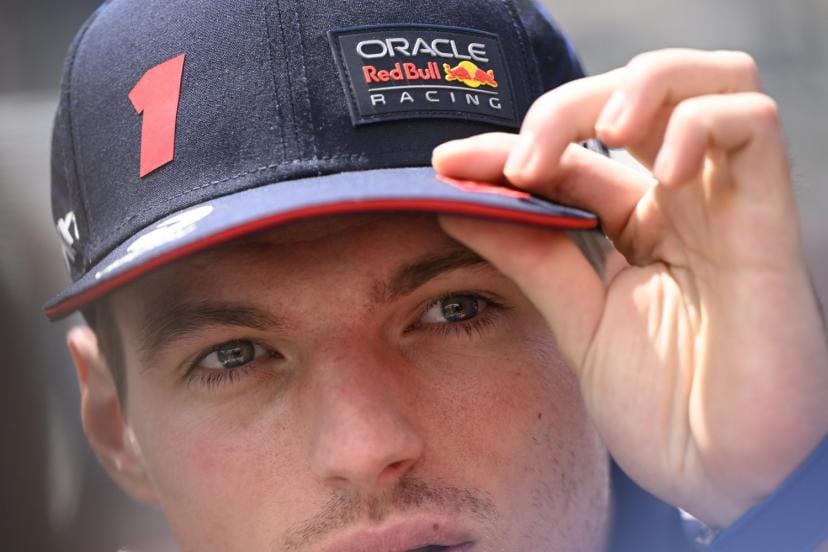 Max Verstappen, campeón de F1, se lanza al mar con yate de lujo de $15 millones