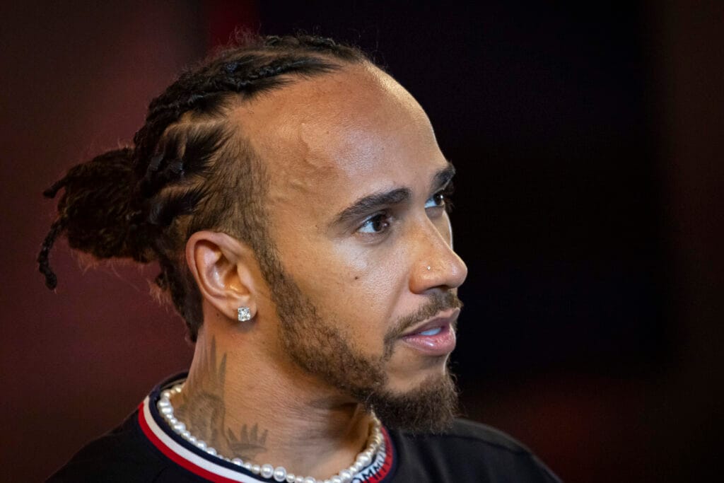 Mercedes advierte a Ferrari: el estilo de conducción de Hamilton puede no coincidir con los nuevos coches