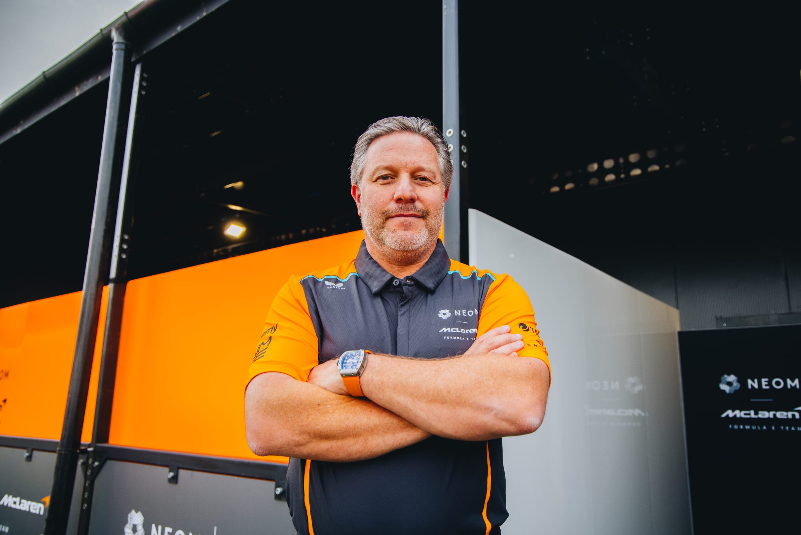 Zak Brown aboga por comisarios profesionales en F1: ¿Quién pagará el precio?