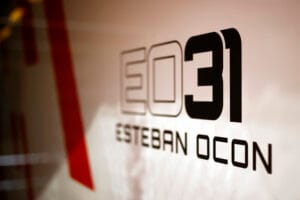 Esteban Ocon enfrenta problemas iniciales en pruebas con el nuevo VF-25 de Haas