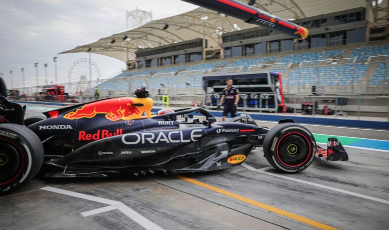 Liam Lawson y Sainz dominan el test de Bahrein da 2