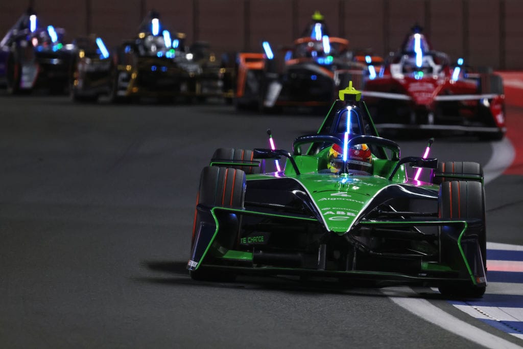 Oliver Rowland celebra victoria en 4to ePrix de Frmula E, Vandoorne y De Vries se quedan atrs