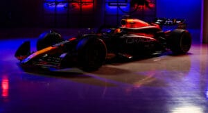 Red Bull mantiene la tradicin: Verstappen da pistas sobre la librea del RB21 para 2025