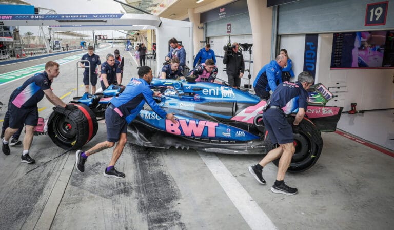 Verstappen and Albon Lead Bahrain Winter Test Day 3