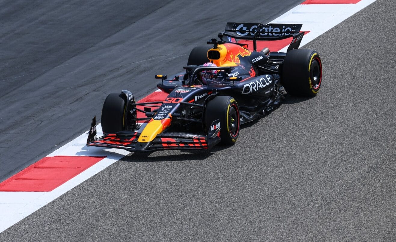 Verstappen prueba el RB21 en Bahrein antes de los tests