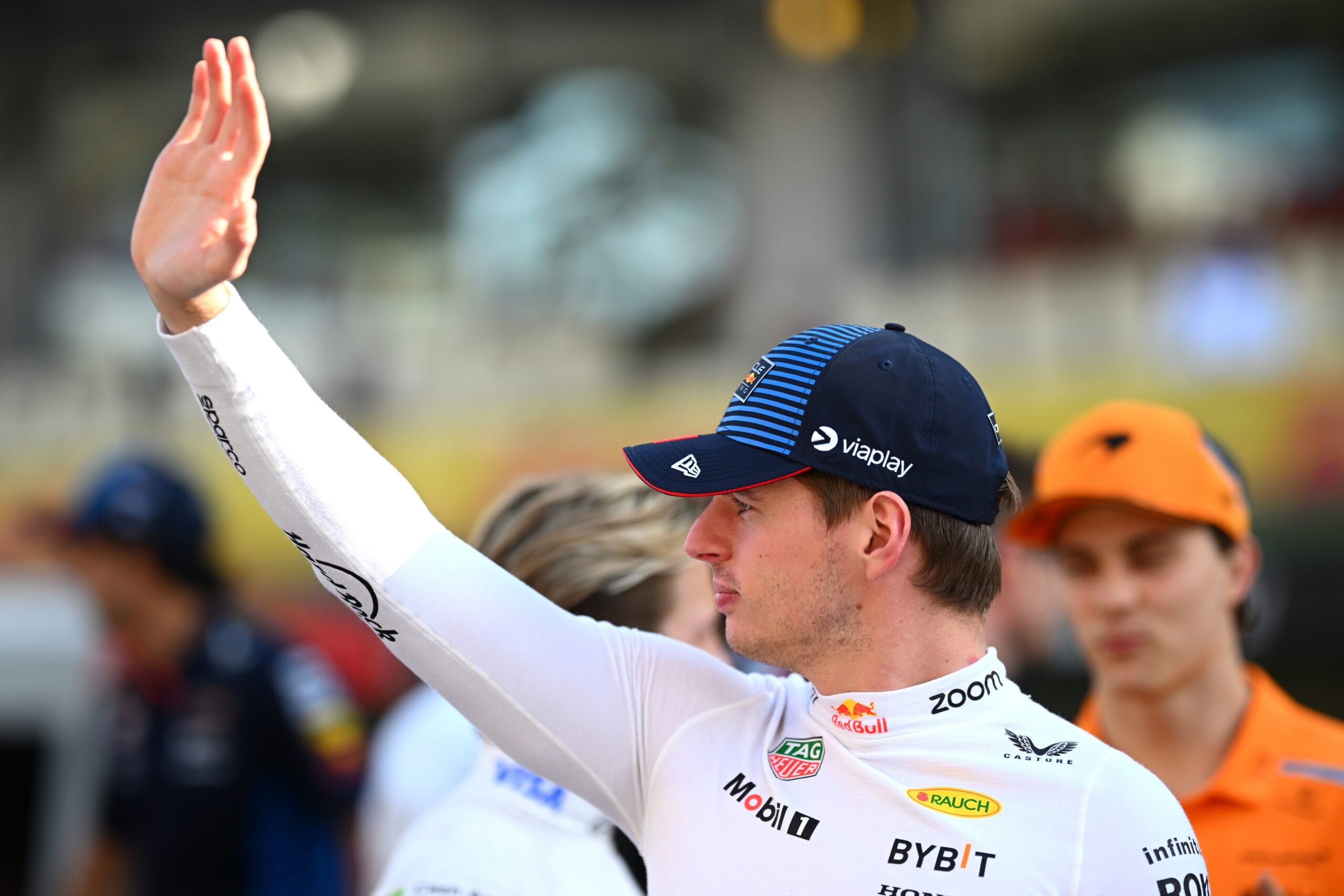 Verstappen y Lawson listos para las pruebas en Bahrein 2025