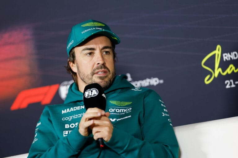 Fernando Alonso duda sobre regreso de motores V10 en F1