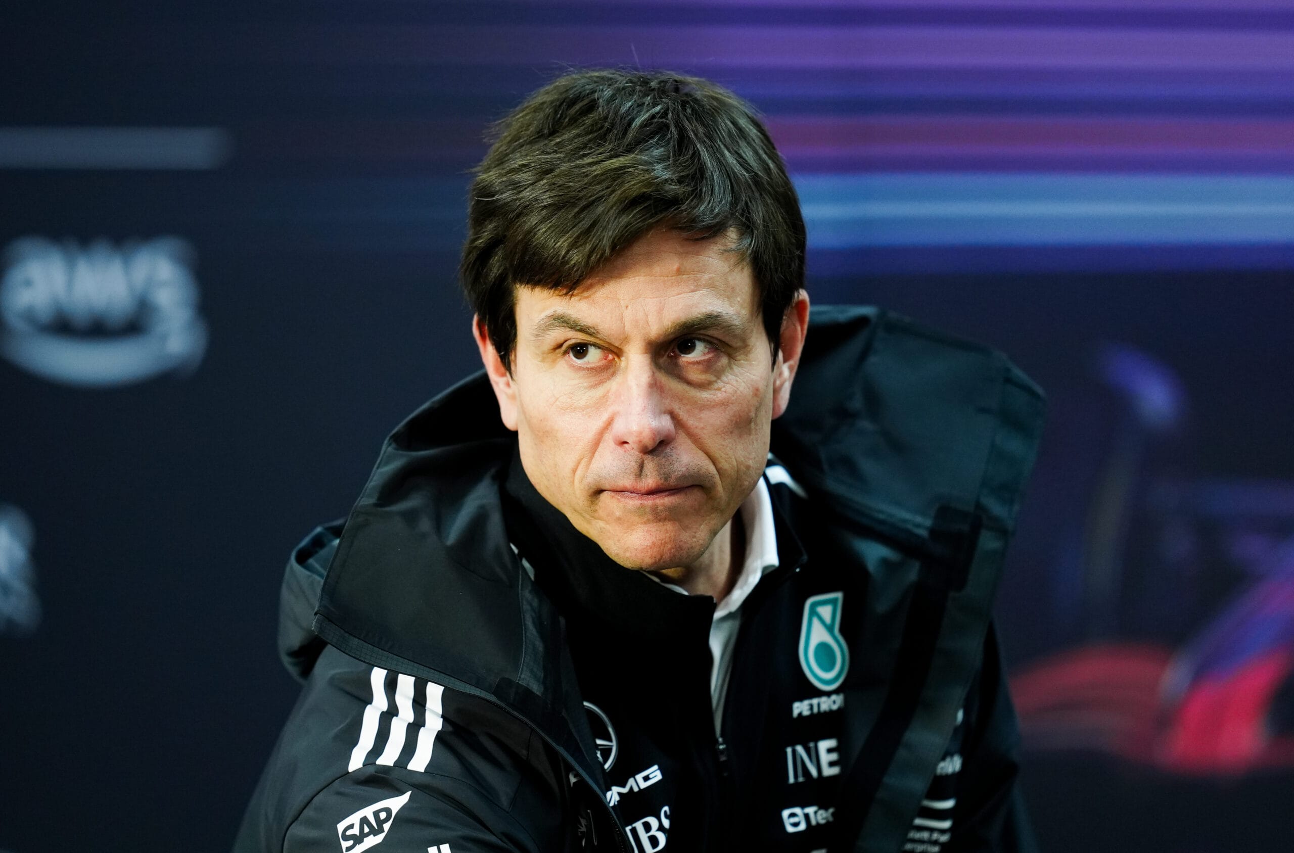 George Russell brilla en Shanghai Wolff lo elogia