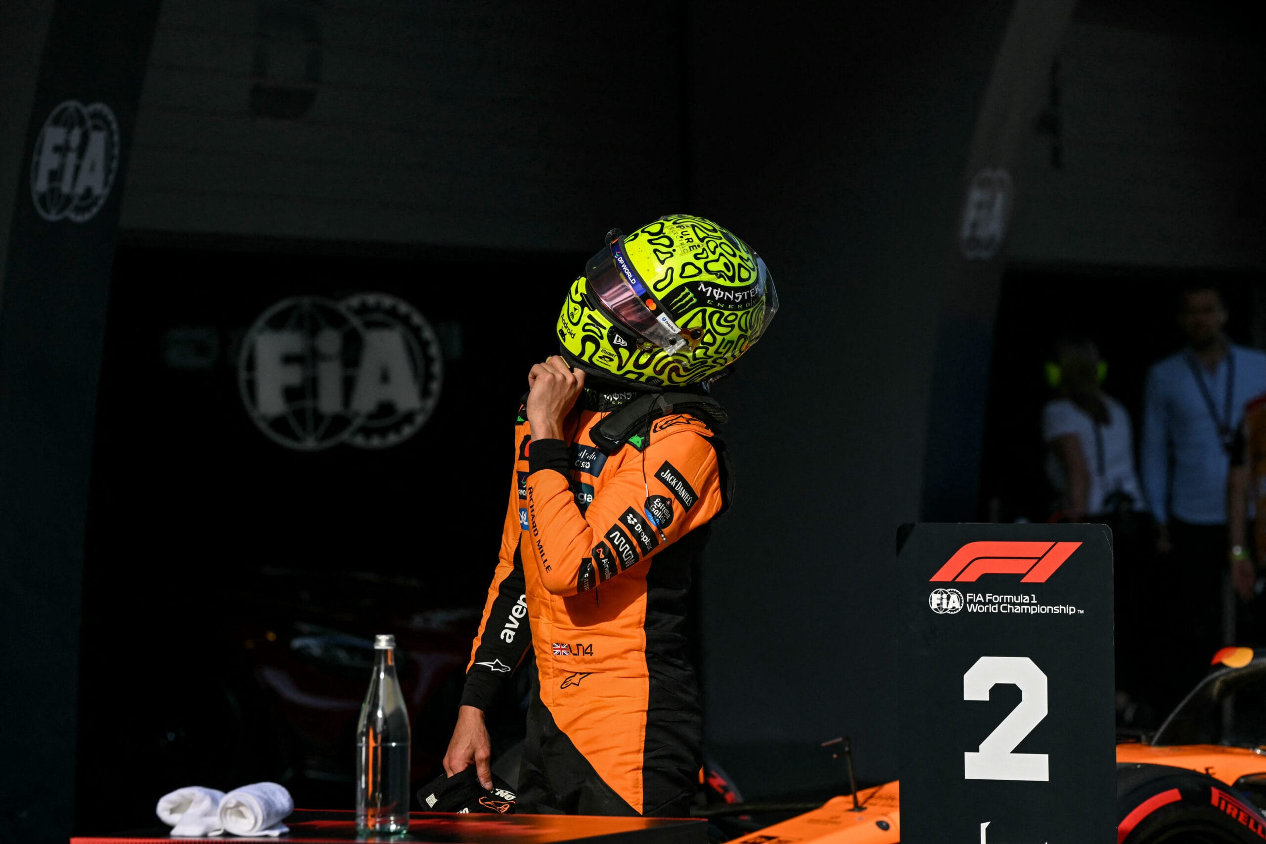 Lando Norris lucha con el MCL39 en el GP de China