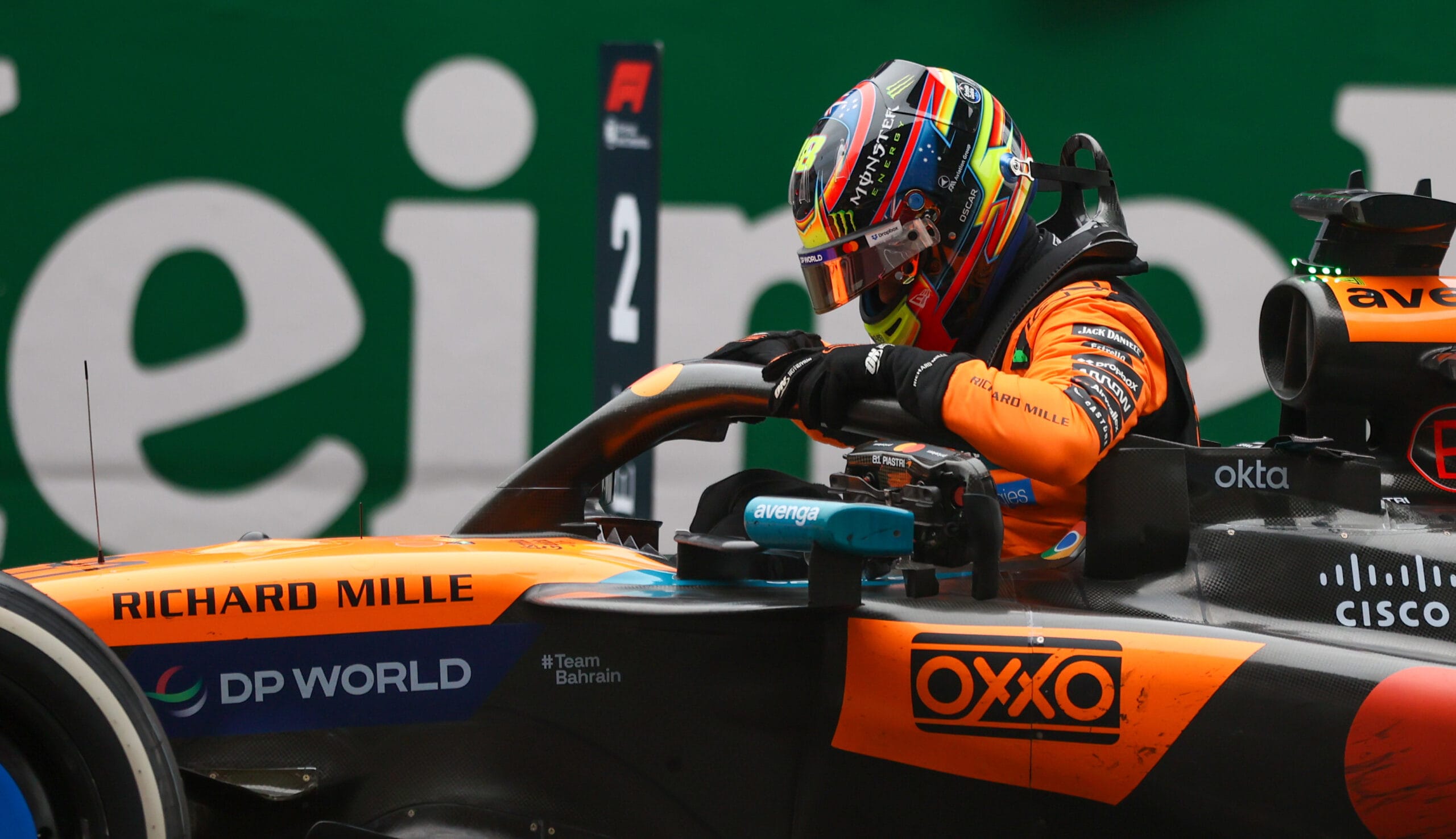 Norris y Piastri luchan por el dominio en McLaren