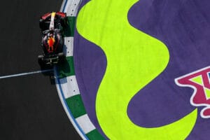 Gasly lidera en Jeddah Verstappen lucha con el RB21