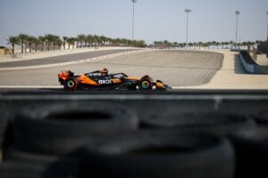 Piastri Eyes McLaren Lead at Bahrain GP
