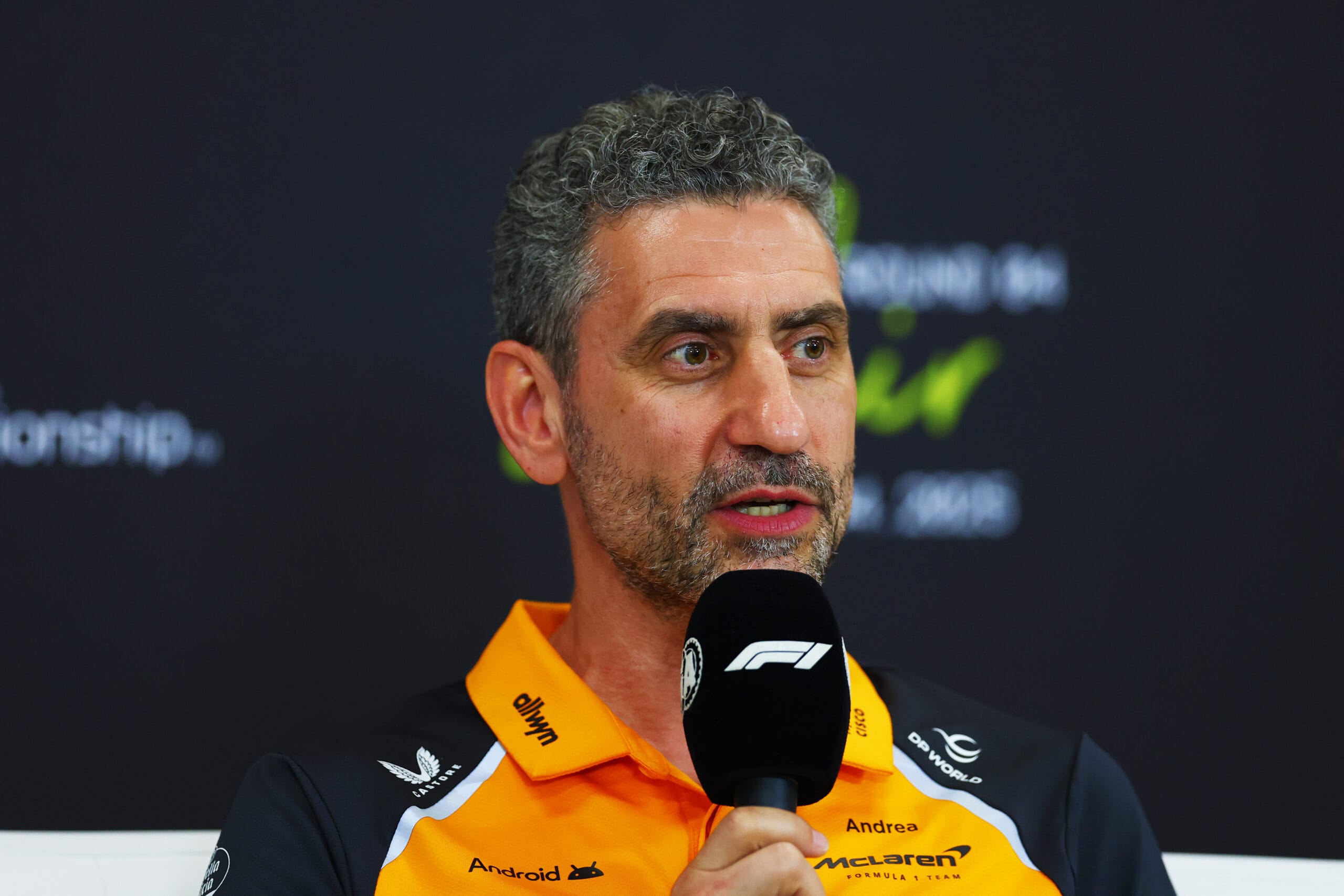Verstappen amenaza a Norris en tensa lucha McLaren-Red Bull