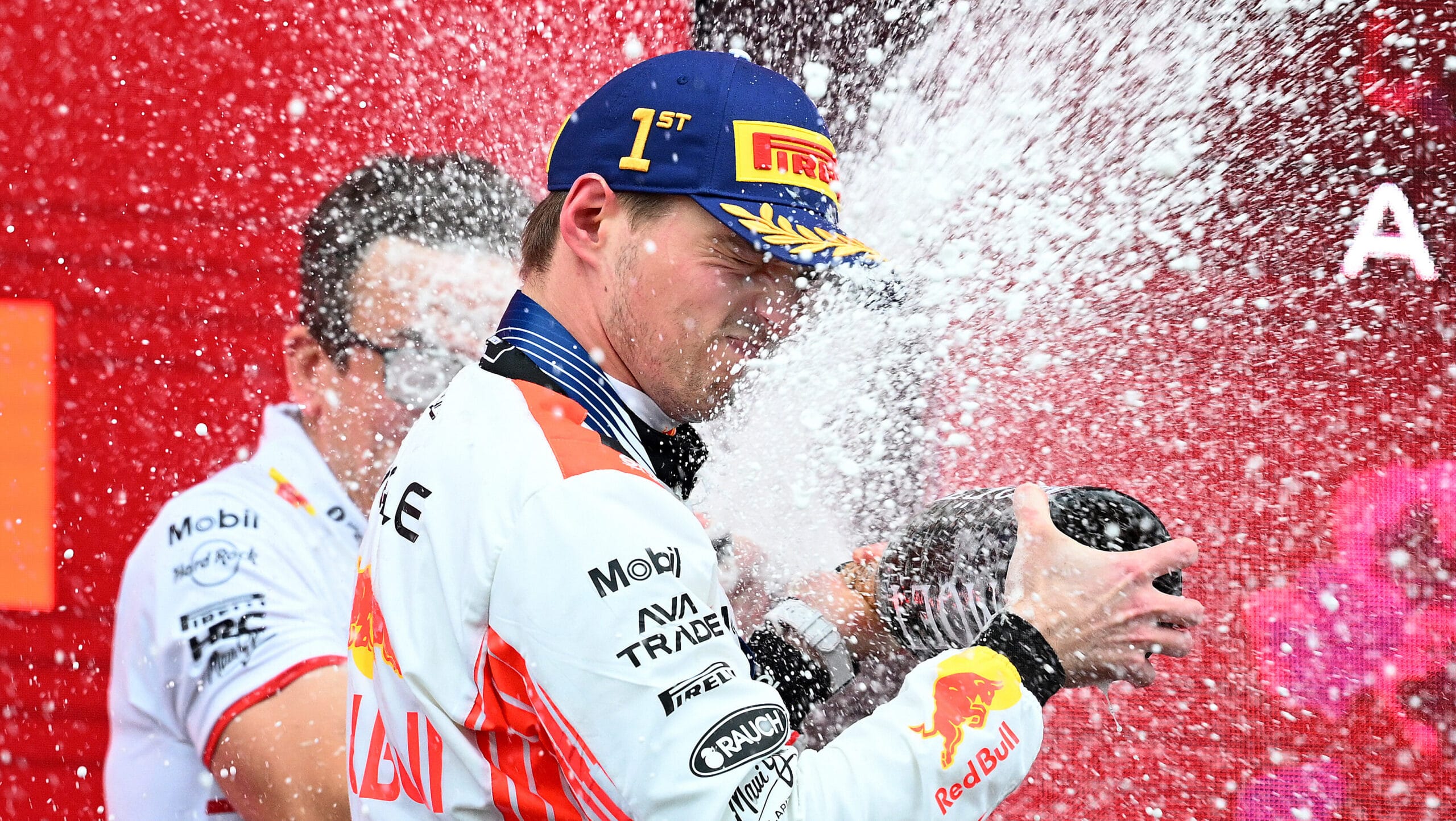 Verstappen brilla en Japn y acecha a Norris en el ttulo