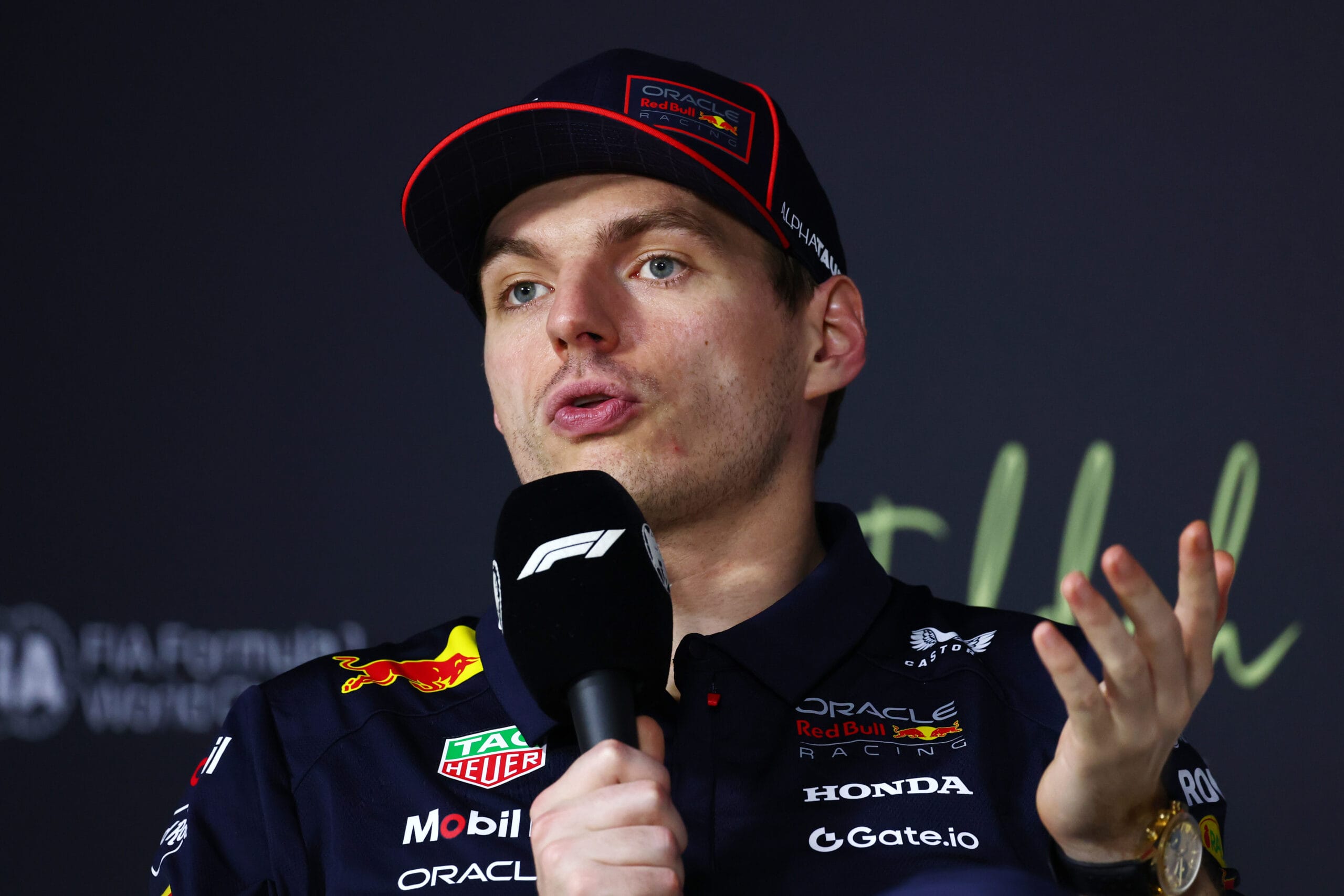 Verstappen desafa sancin tras incidente con Piastri en Jeddah