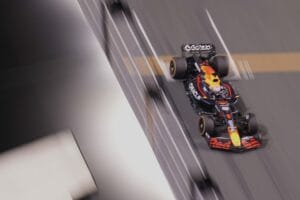 Verstappen logra la pole en Arabia Saudita tras gran vuelta