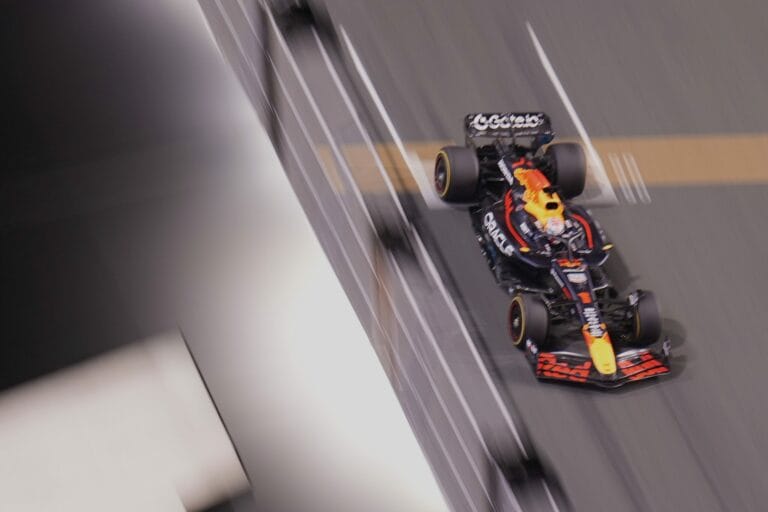 Verstappen logra la pole en Arabia Saudita tras gran vuelta