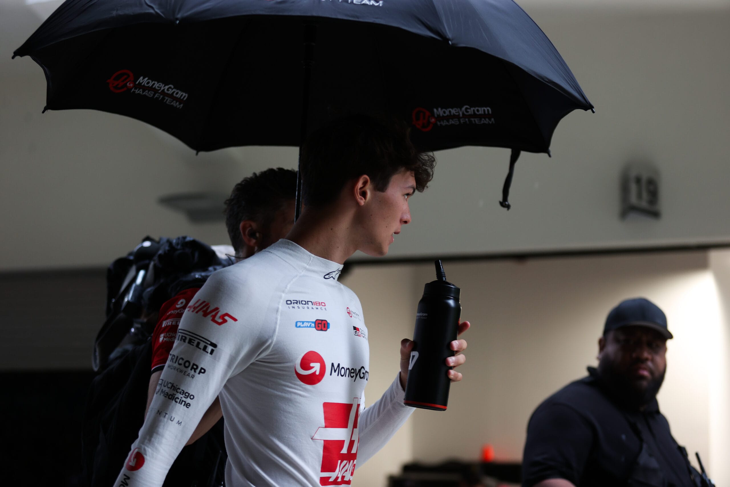 Bearman abandona en Miami por fallo del motor Haas