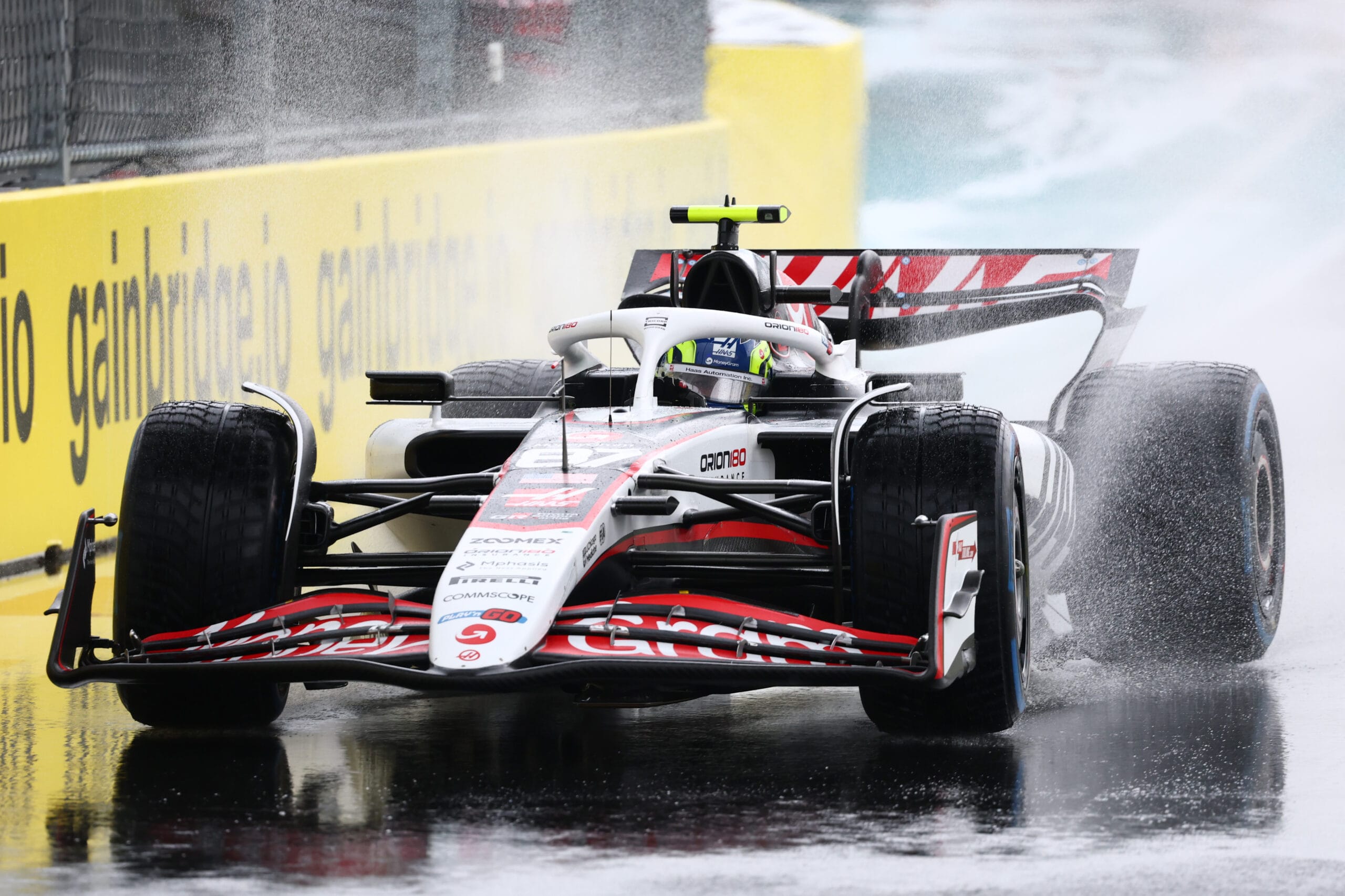 Bearman Albon Lawson penalizados en el GP de Miami