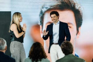 Carlos Sainz deslumbra en Madrid con Williams FW45