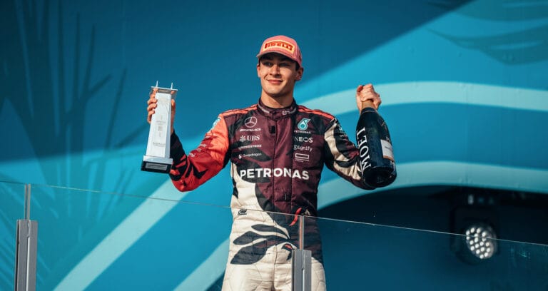 George Russell agradece a sus padres con 1,5 millones