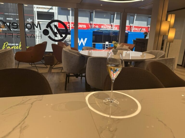 Haas celebra su nuevo motorhome en Montmel