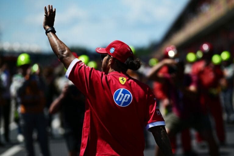 Hamilton brilla en Imola con Ferrari y emociona a tifosi