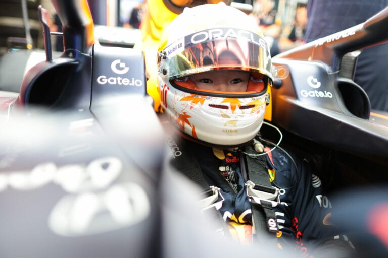 Horner aconseja a Tsunoda mejorar junto a Verstappen