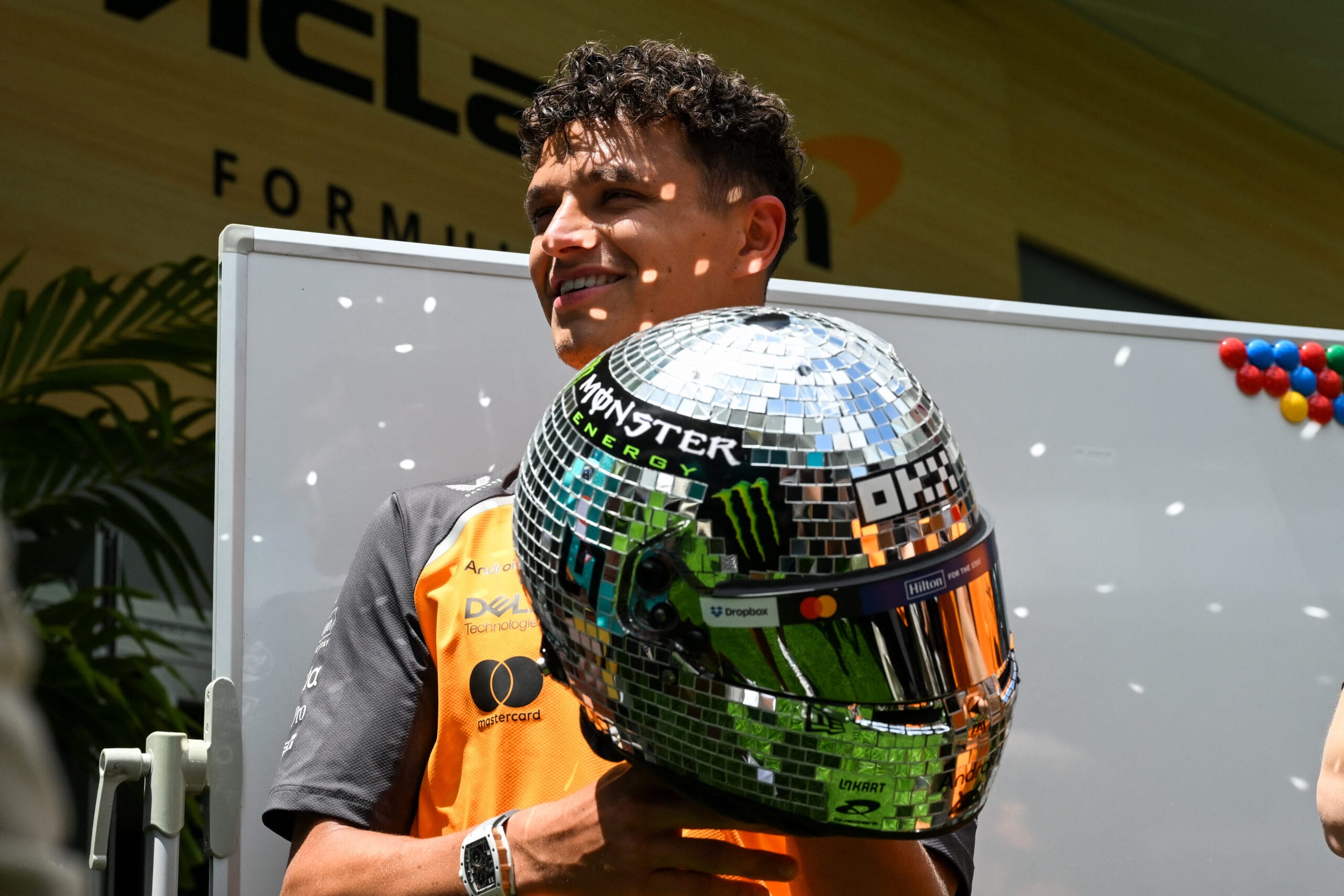 Lando Norris deslumbra con casco disco en Miami