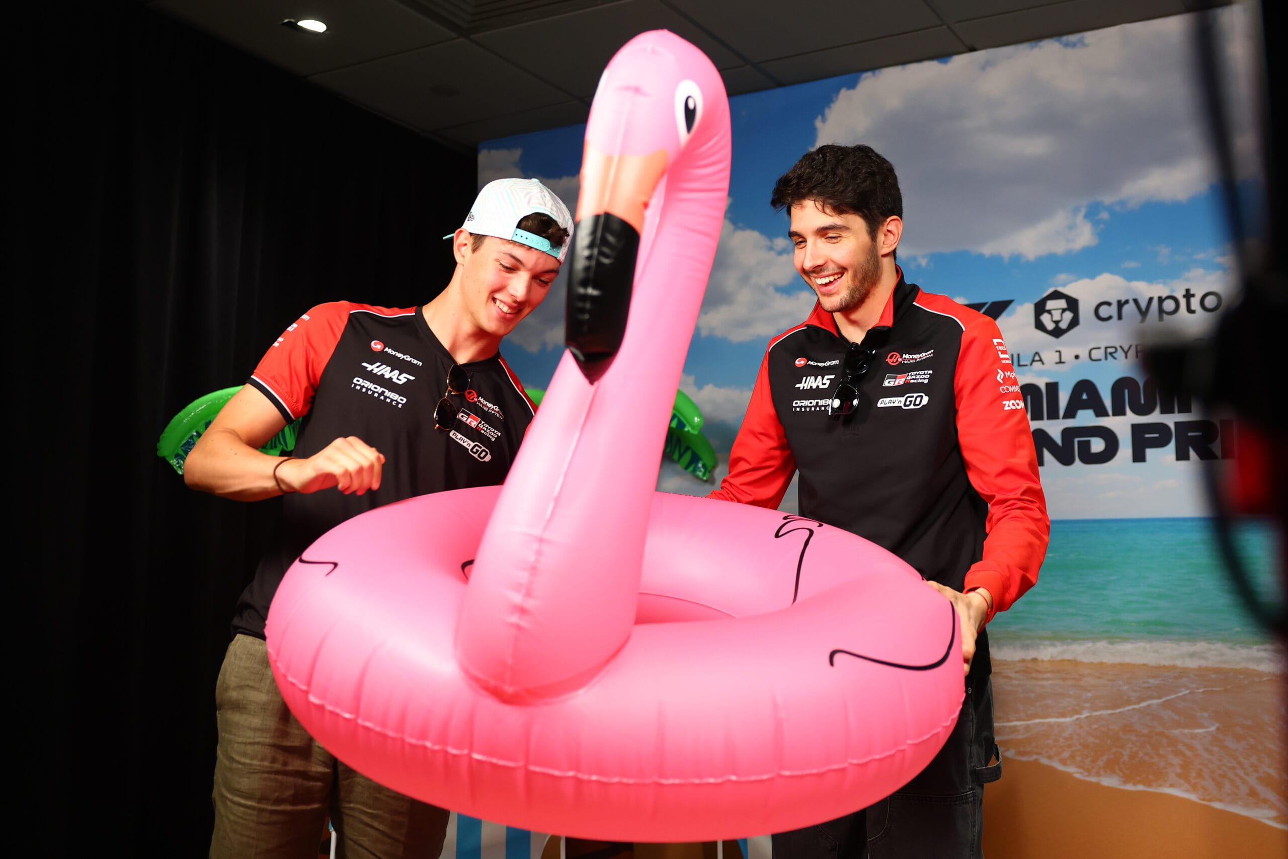 Liam Lawson y Hadjar en duelo acutico en Miami F1