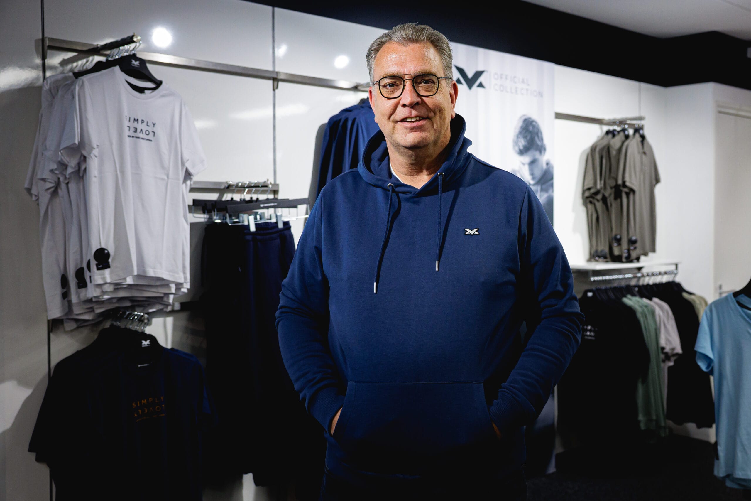Max Verstappen deslumbra en su tienda museo en Swalmen