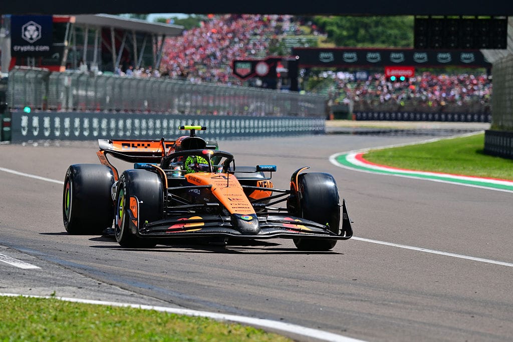 Norris lidera en Imola Piastri y Verstappen al acecho