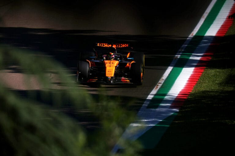 Piastri lidera en Imola McLaren domina entrenamientos F1