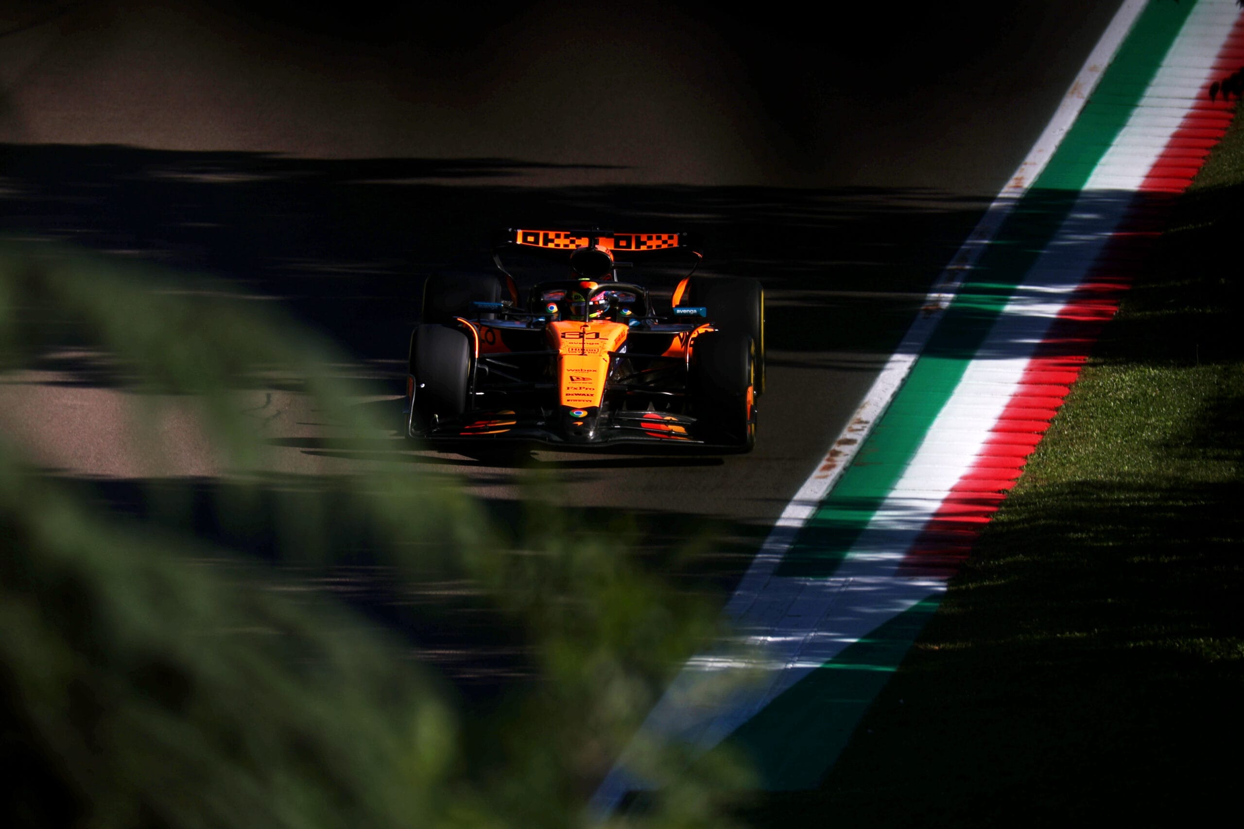 Piastri lidera en Imola McLaren domina entrenamientos F1