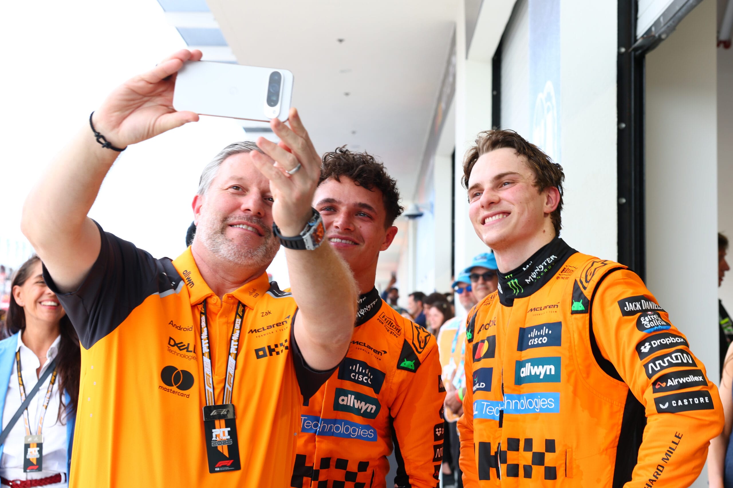 Piastri y Norris en feroz duelo por el ttulo F1 con McLaren