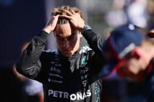 Russell sufre en Imola Antonelli abandona en casa