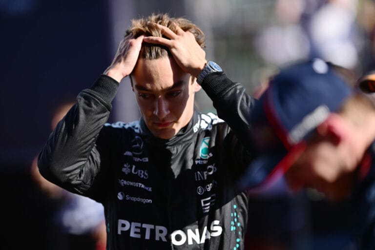 Russell sufre en Imola Antonelli abandona en casa