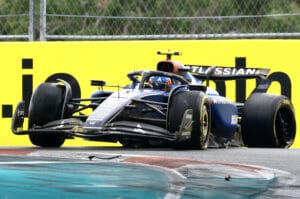 Tsunoda lidera caos en Miami Sainz y Alonso fuera