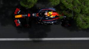 Tsunoda lucha con el RB21 tras accidente en Imola