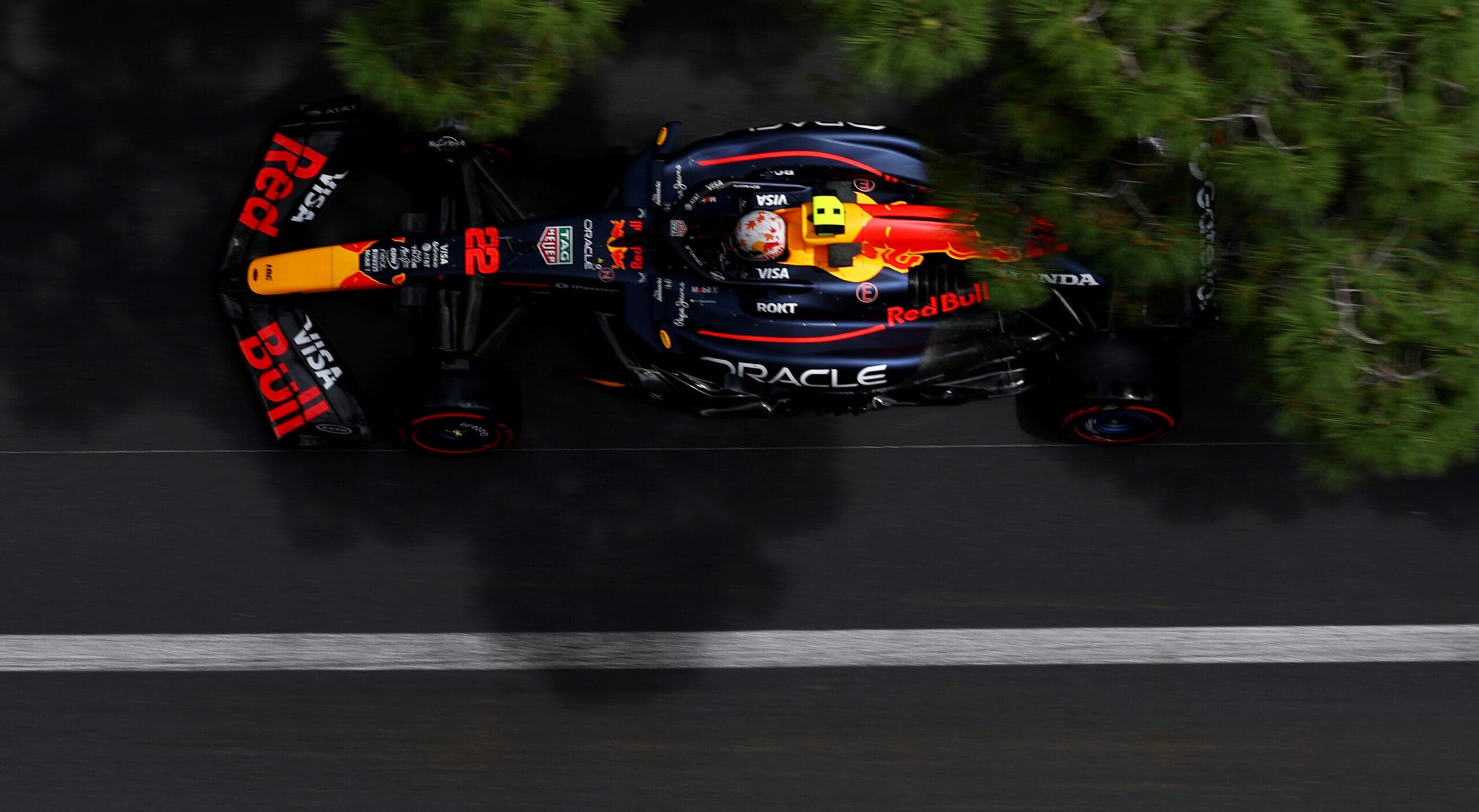 Tsunoda lucha con el RB21 tras accidente en Imola