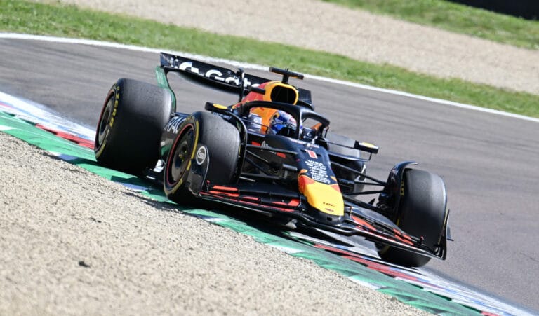 Verstappen brilla en Imola pero Red Bull se mantiene cauteloso