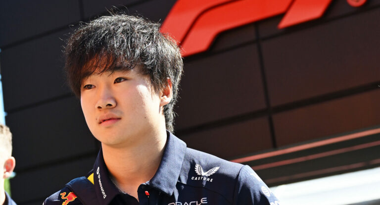 Verstappen brilla en Imola Tsunoda lucha por un punto