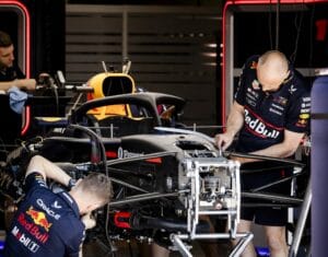 Verstappen busca cerrar brecha con McLaren en Imola