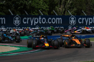 Verstappen deslumbra en Imola Brown elogia su audacia