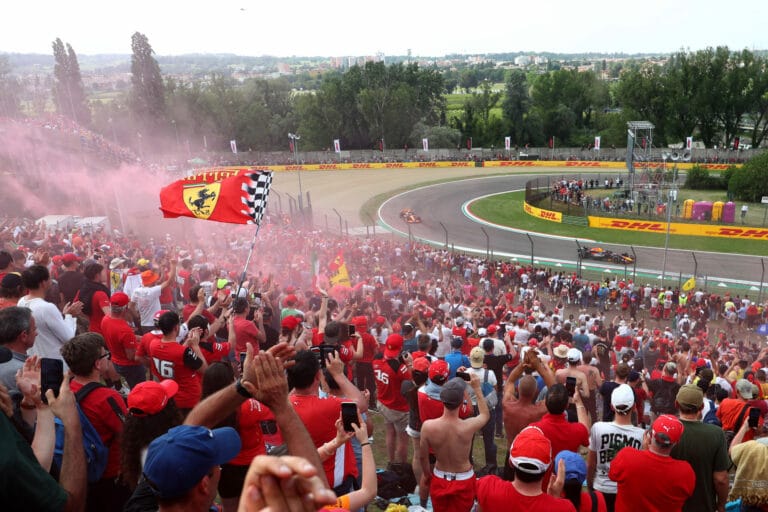 Verstappen y Norris se enfrentan en el GP de Emilia-Romaa