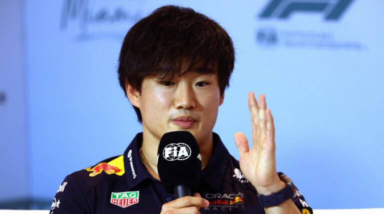 Yuki Tsunoda lucha por adaptarse al Red Bull en F1