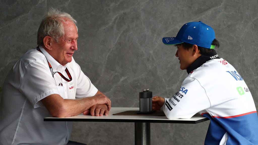 Yuki Tsunoda se acerca a Verstappen en Red Bull
