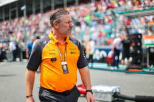 Zak Brown desafa acusaciones Red Bull con apoyo FIA
